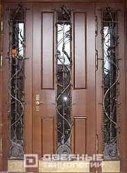 Дверь с отдлекой из массива дуба