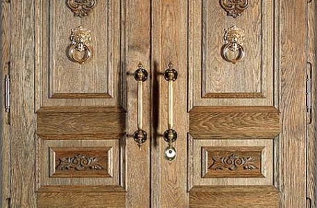 Металлические или деревянные входные двери - что выбрать?